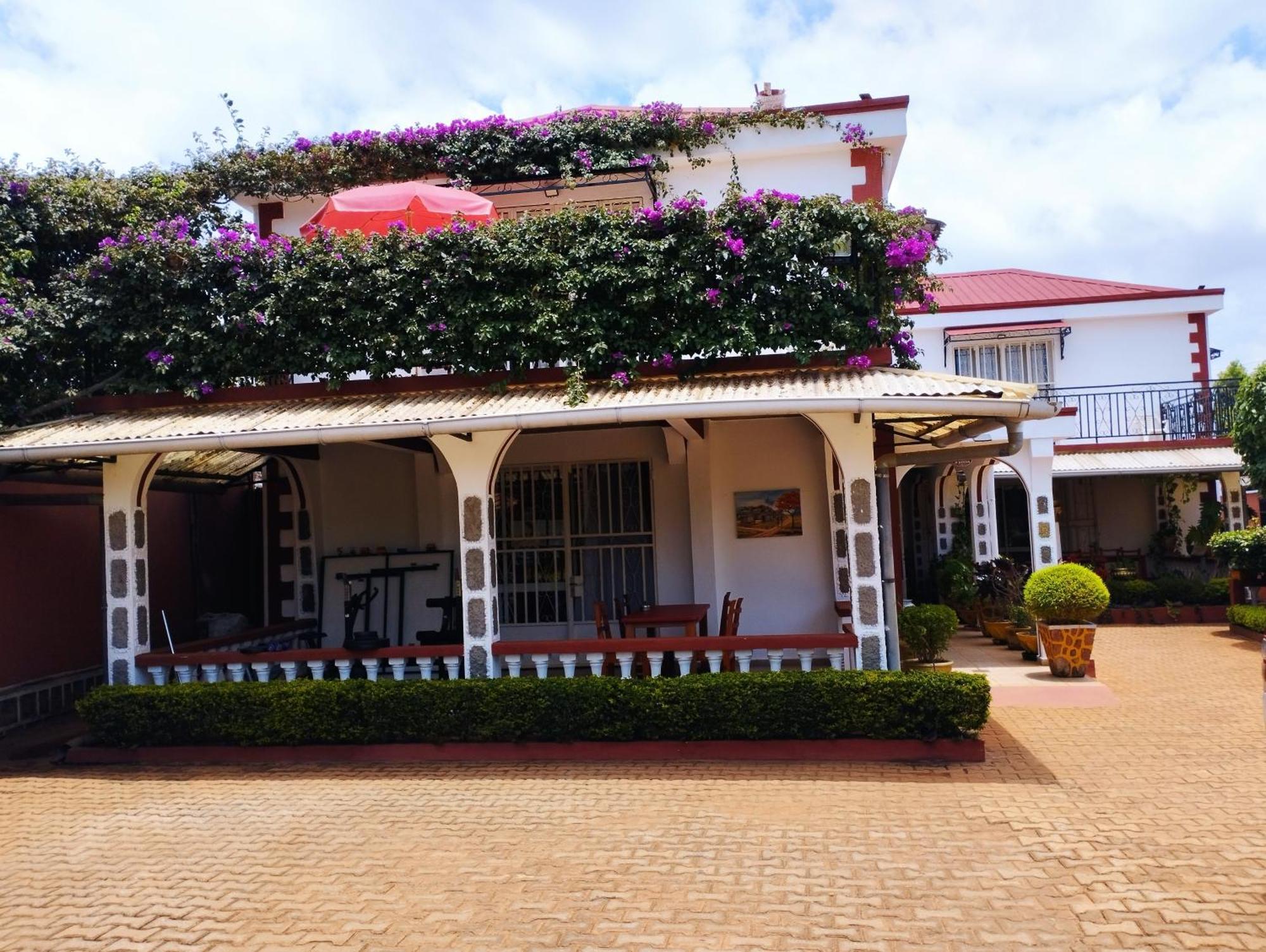 Petite Flower Guest House Talata-maty Exteriör bild